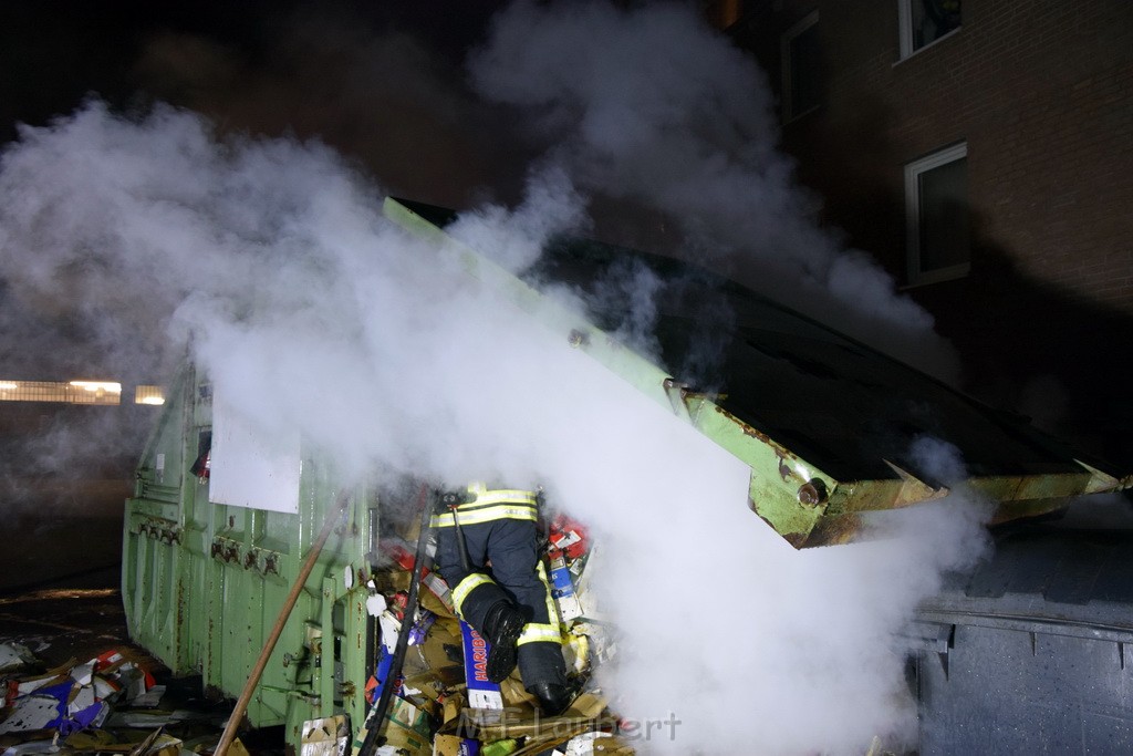 Feuer Papp Presscontainer Koeln Hoehenberg Bochumerstr P343.JPG - Miklos Laubert